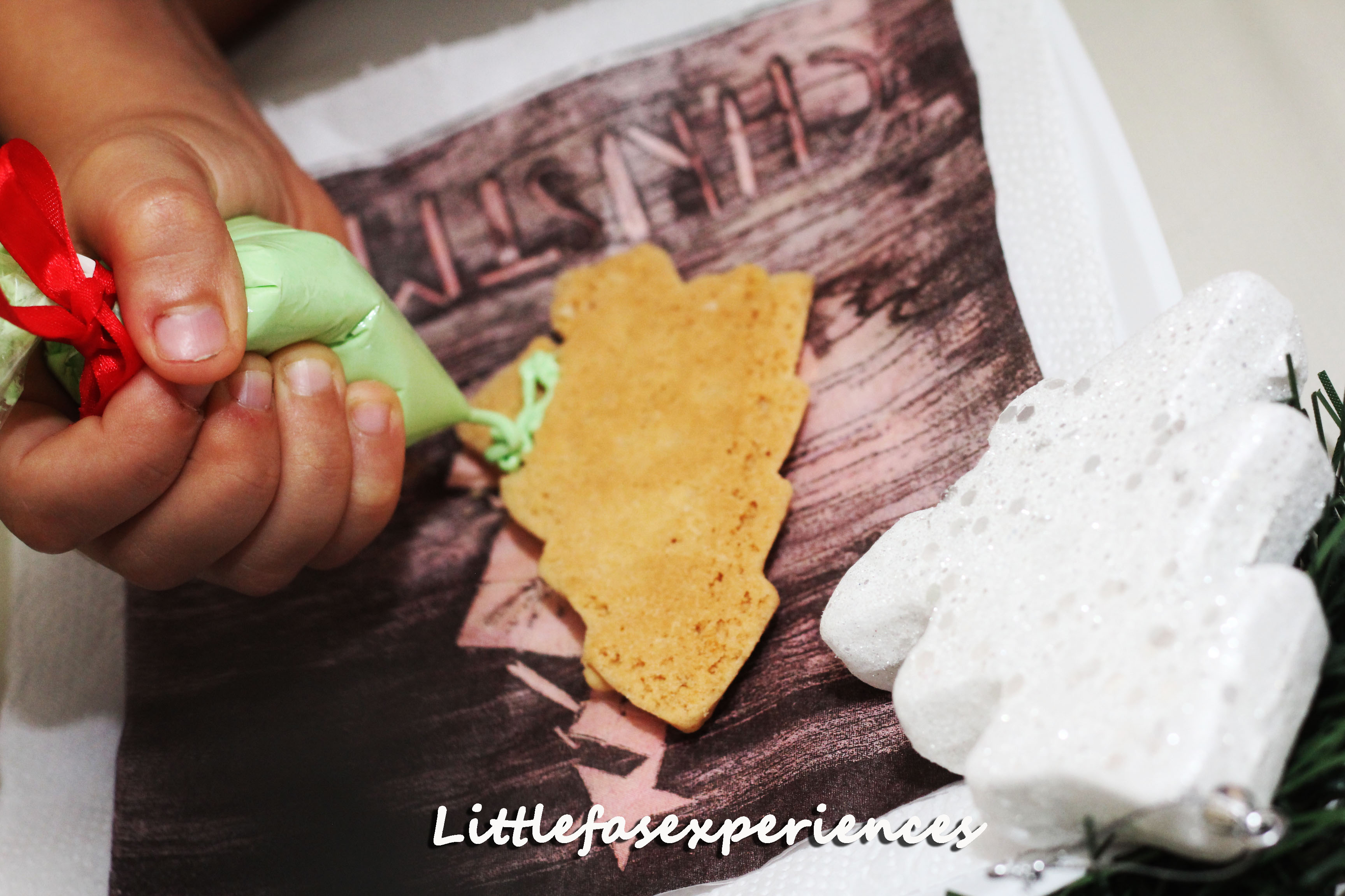 Confeitando biscoitos no natal Littlefasexperiences